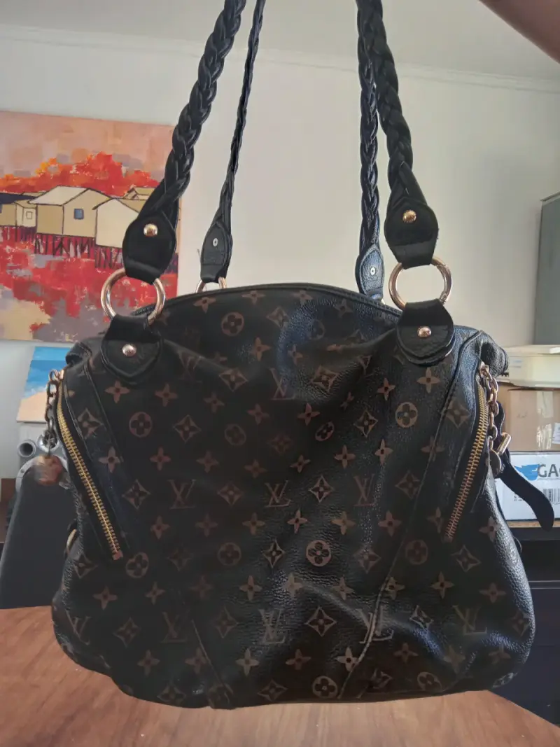 Cartera negra con estampado LV - 2