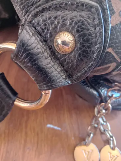Cartera negra con estampado LV - miniatura 3