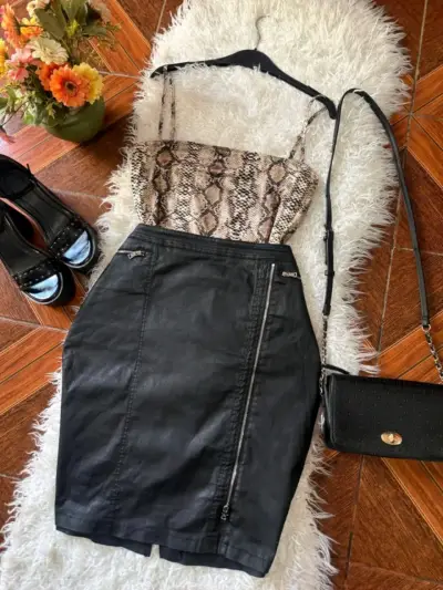Chaqueta negra con forro peludo - miniatura 3