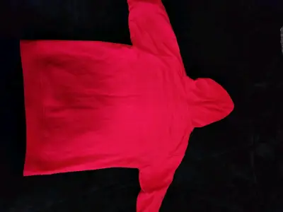 Polerón con capucha rojo - miniatura 2