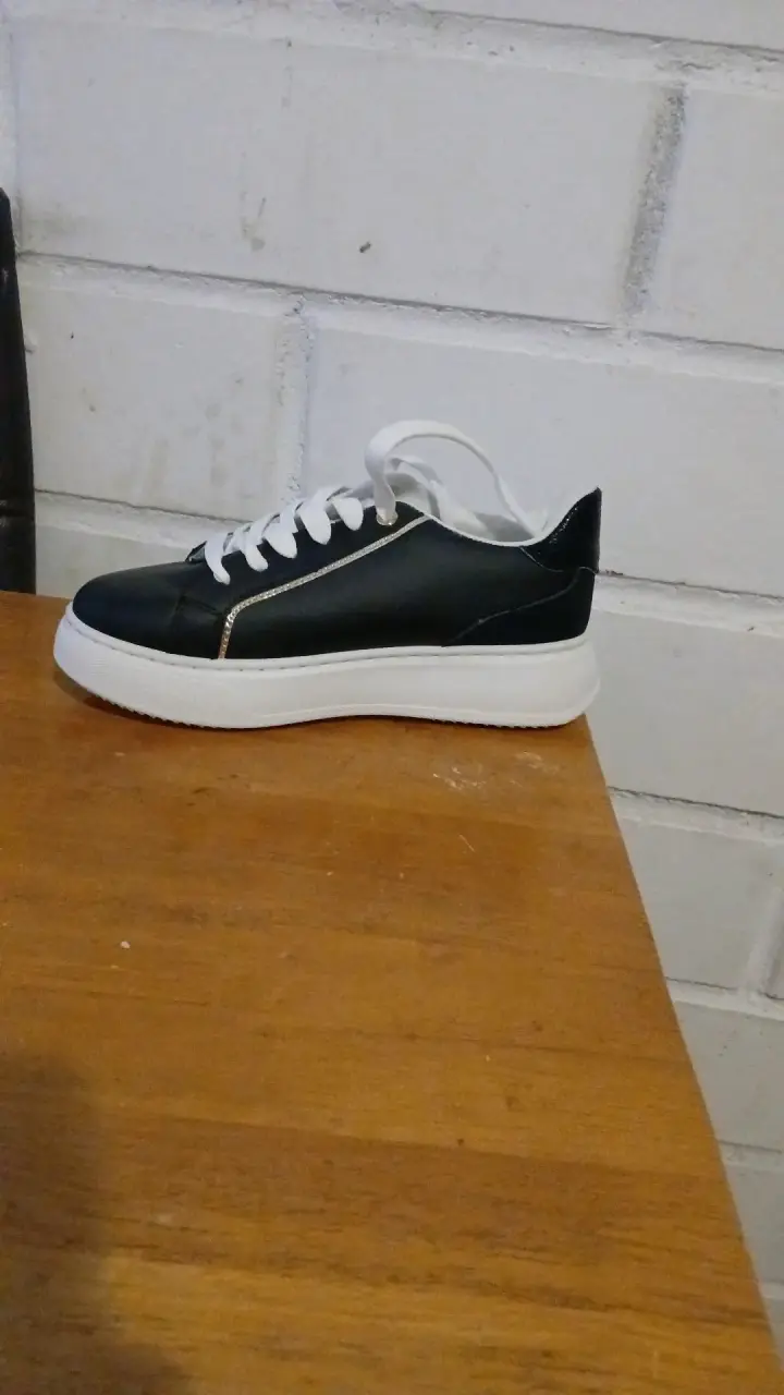 Zapatillas negras con dorado - 2