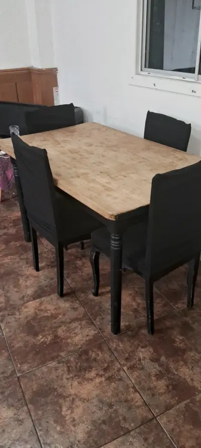 Mesa de comedor con sillas - miniatura 1