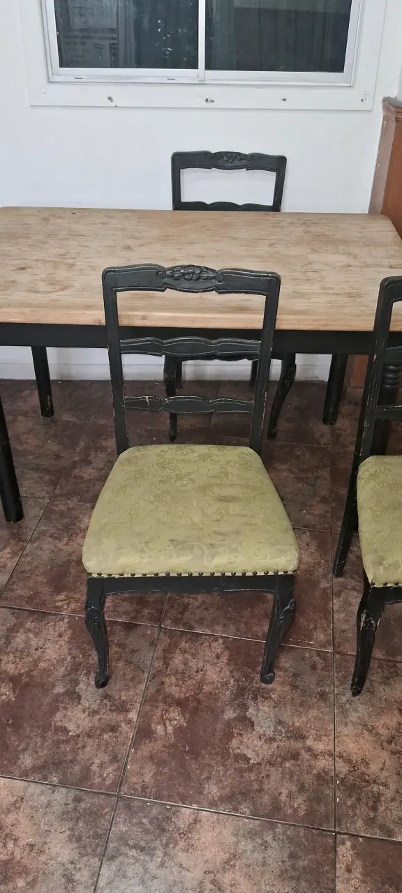 Mesa de comedor con sillas - 6