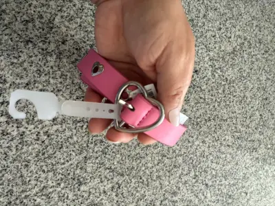 Cinturón  rosa con corazones metálicos - miniatura 2