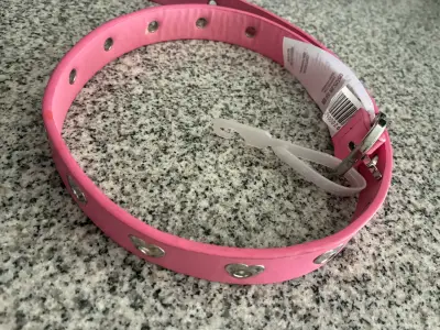 Cinturón  rosa con corazones metálicos - miniatura 4