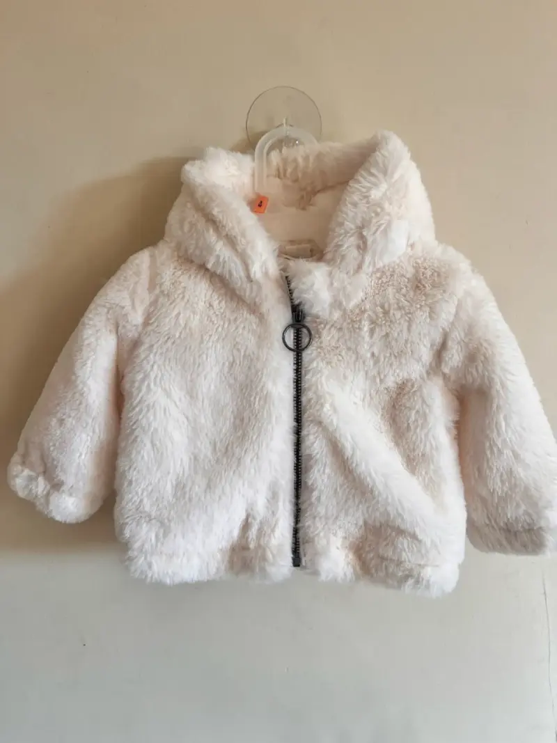 Chaqueta peluda blanca infantil