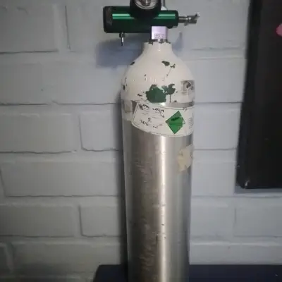 Tanque de oxígeno usado - miniatura 2