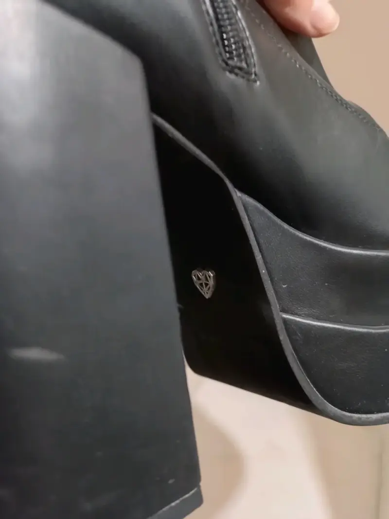 Botas negras de cuero con tacón - 5