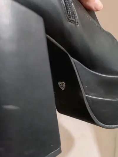 Botas negras de cuero con tacón - miniatura 5