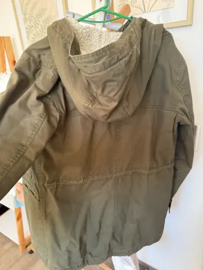 Parka verde con capucha - miniatura 1