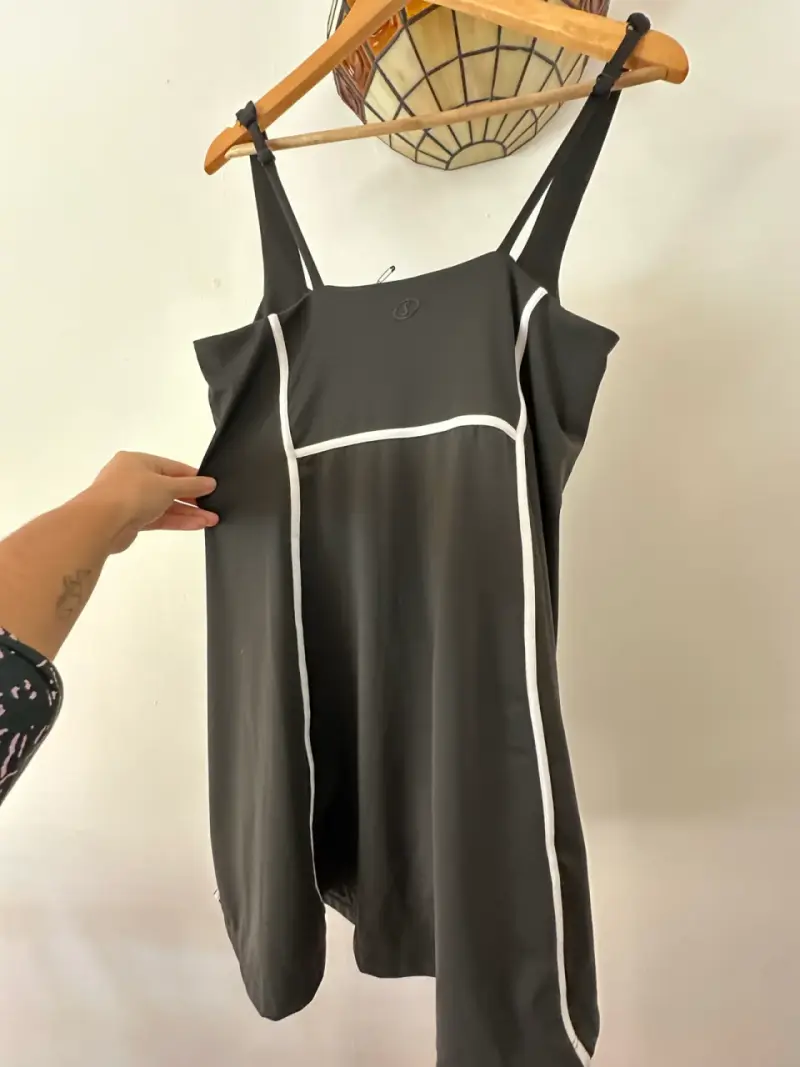 Vestido negro deportivo - 2