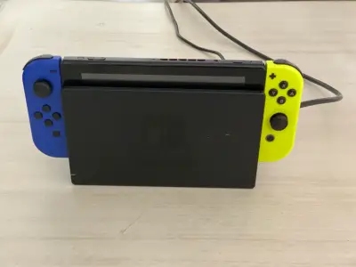 Consola Nintendo Switch con accesorios - miniatura 2