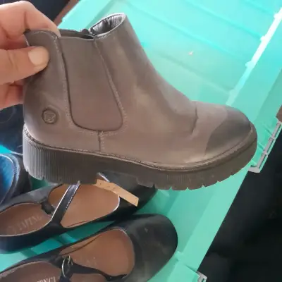 Zapatos niña y mujer diferentes modelos - miniatura 1