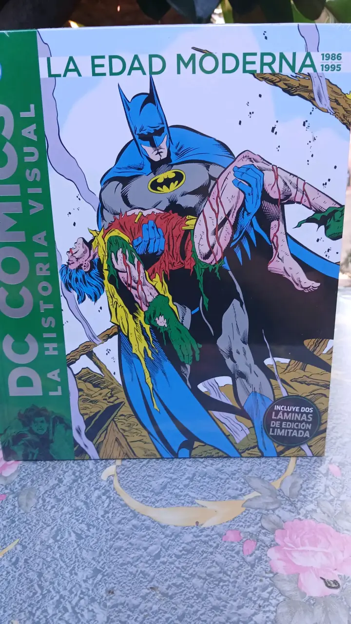 Libro DC Comics La Edad Moderna