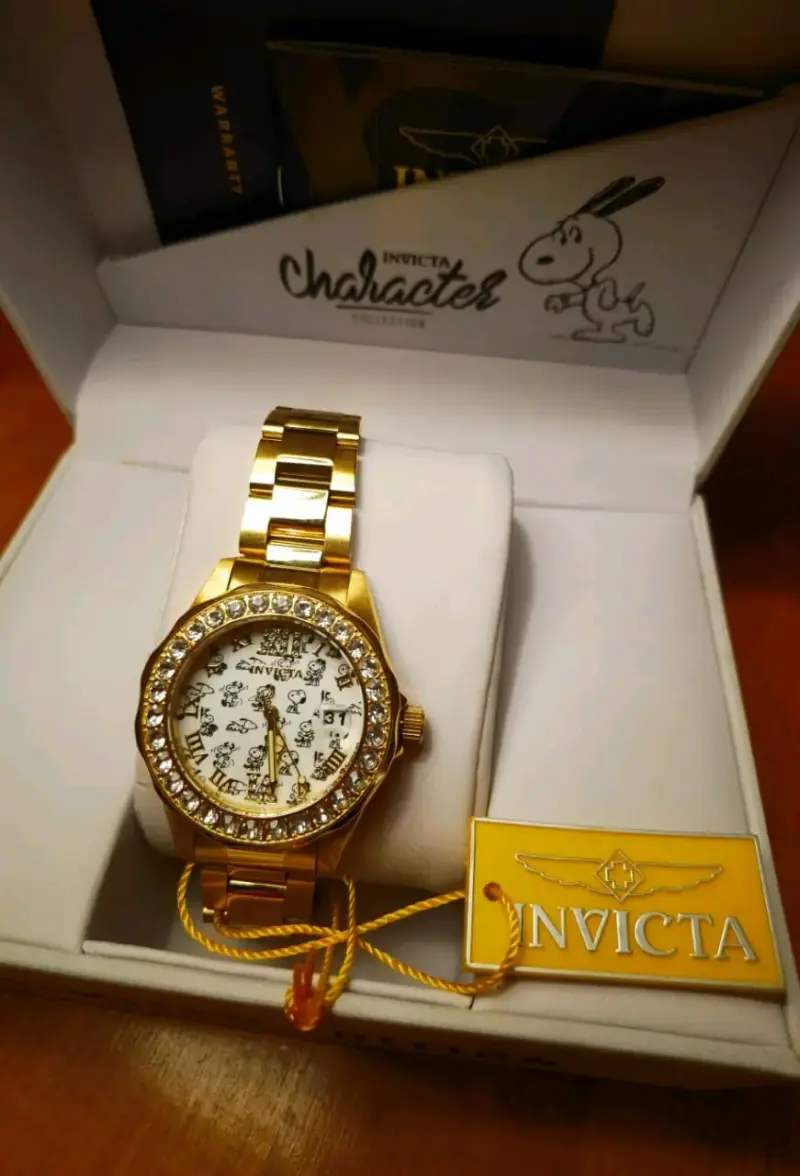 Reloj dorado con diseño Snoopy - 2