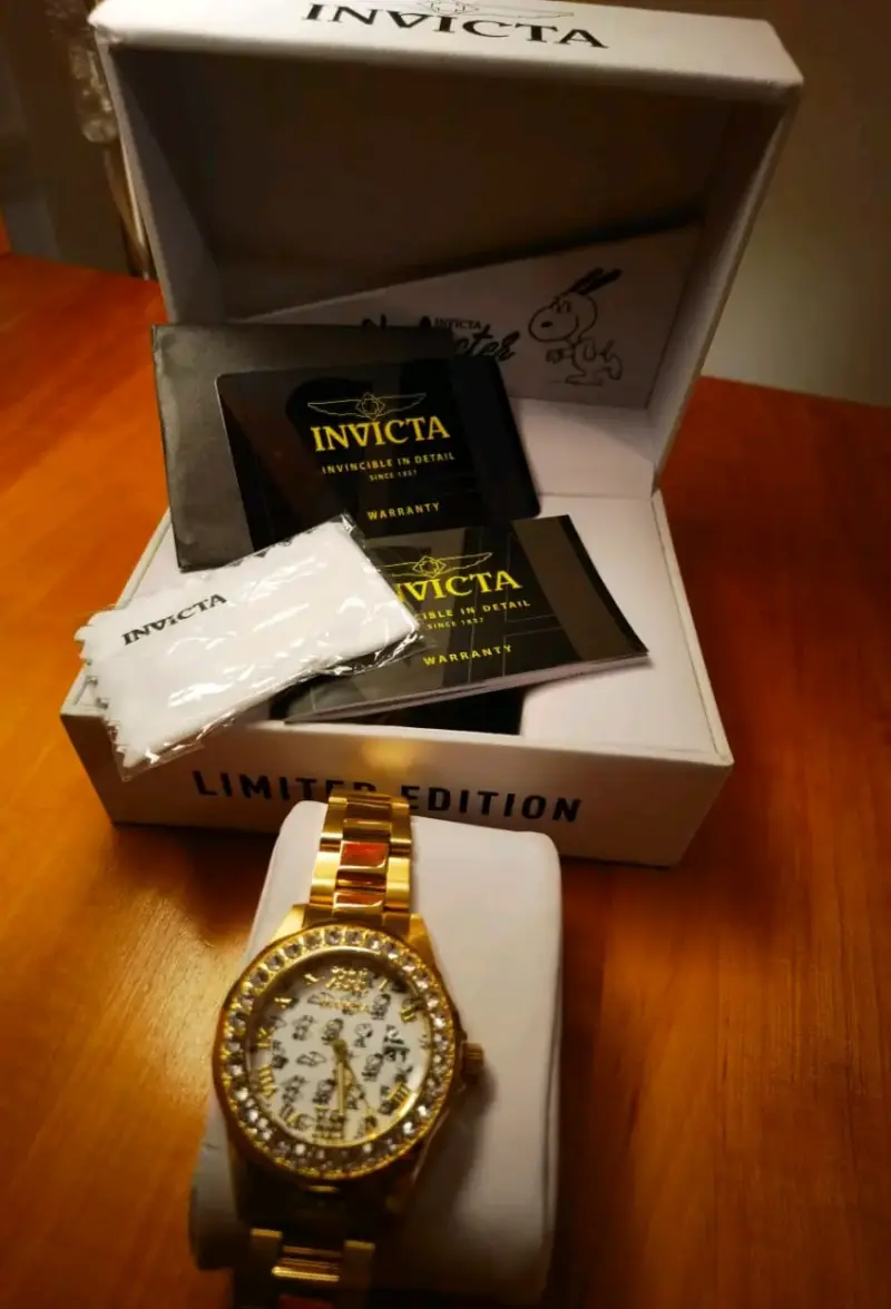 Reloj dorado con diseño Snoopy - 4