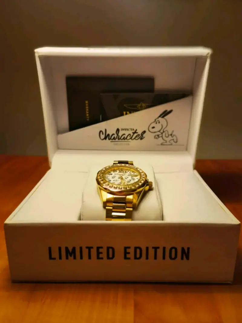 Reloj dorado con diseño Snoopy - 5