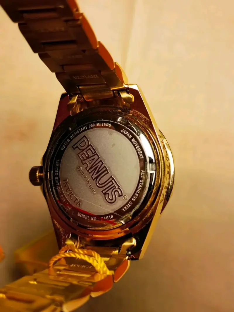 Reloj dorado con diseño Snoopy - 6