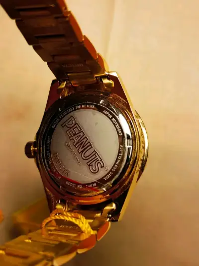 Reloj dorado con diseño Snoopy - miniatura 6