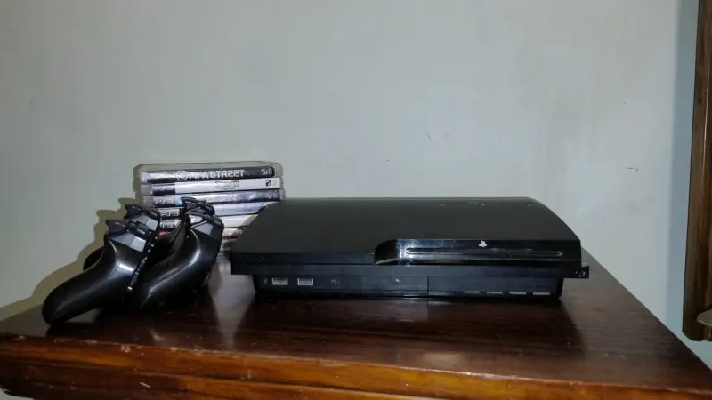 PlayStation 3 Super Slim - 2