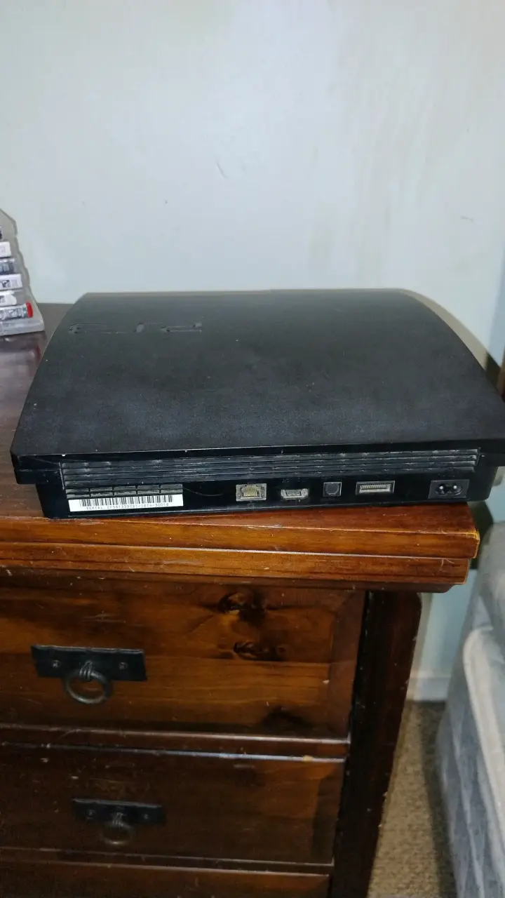 PlayStation 3 Super Slim - 3