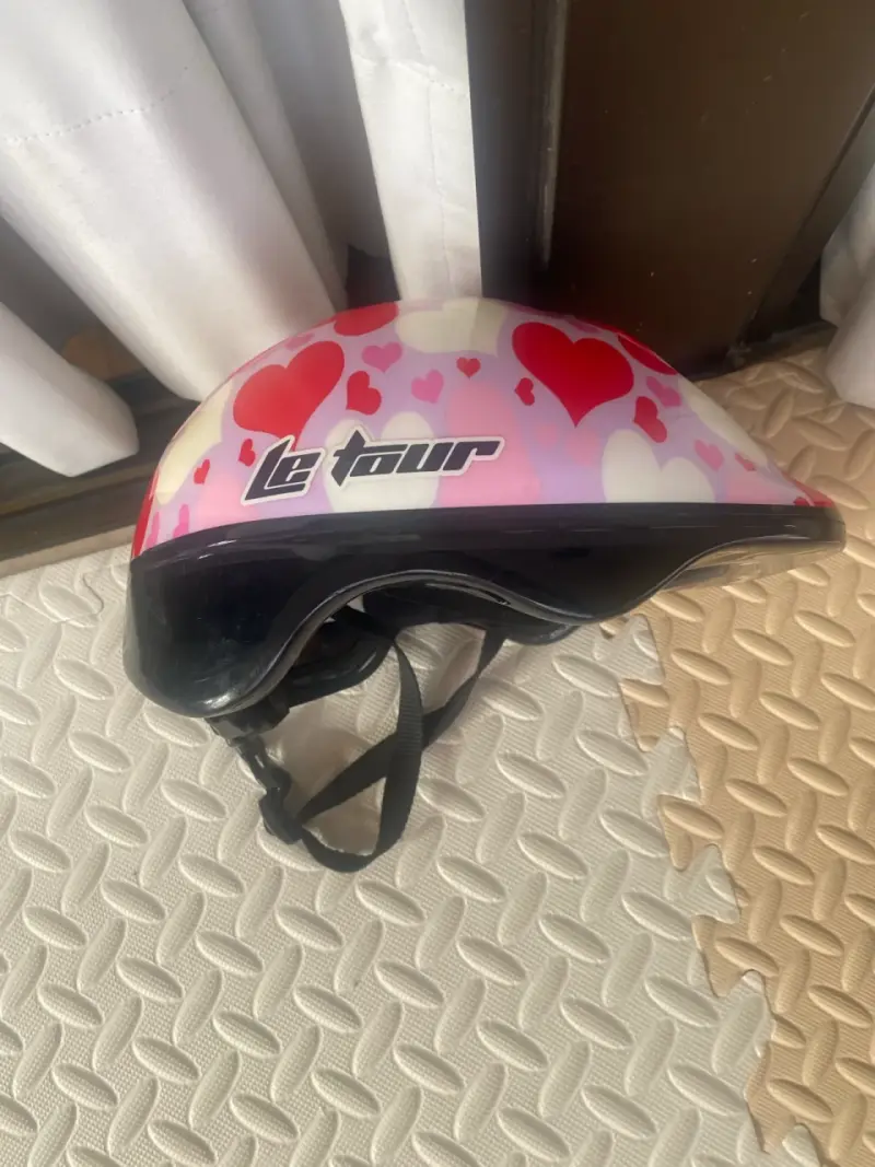 Casco infantil con corazones - 2