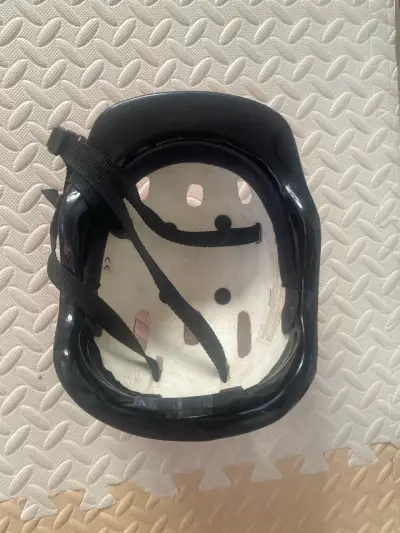 Casco infantil con corazones - miniatura 5