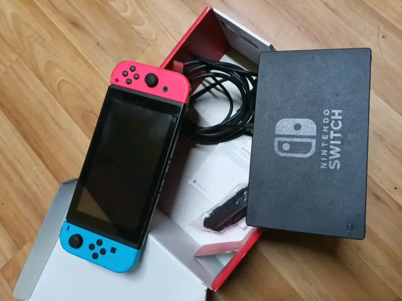 Consola Nintendo Switch con Joy-Cons - 1