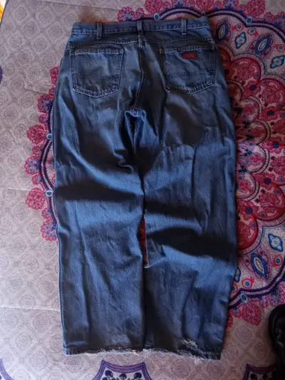 Jeans clásicos azul desgastados - miniatura 4