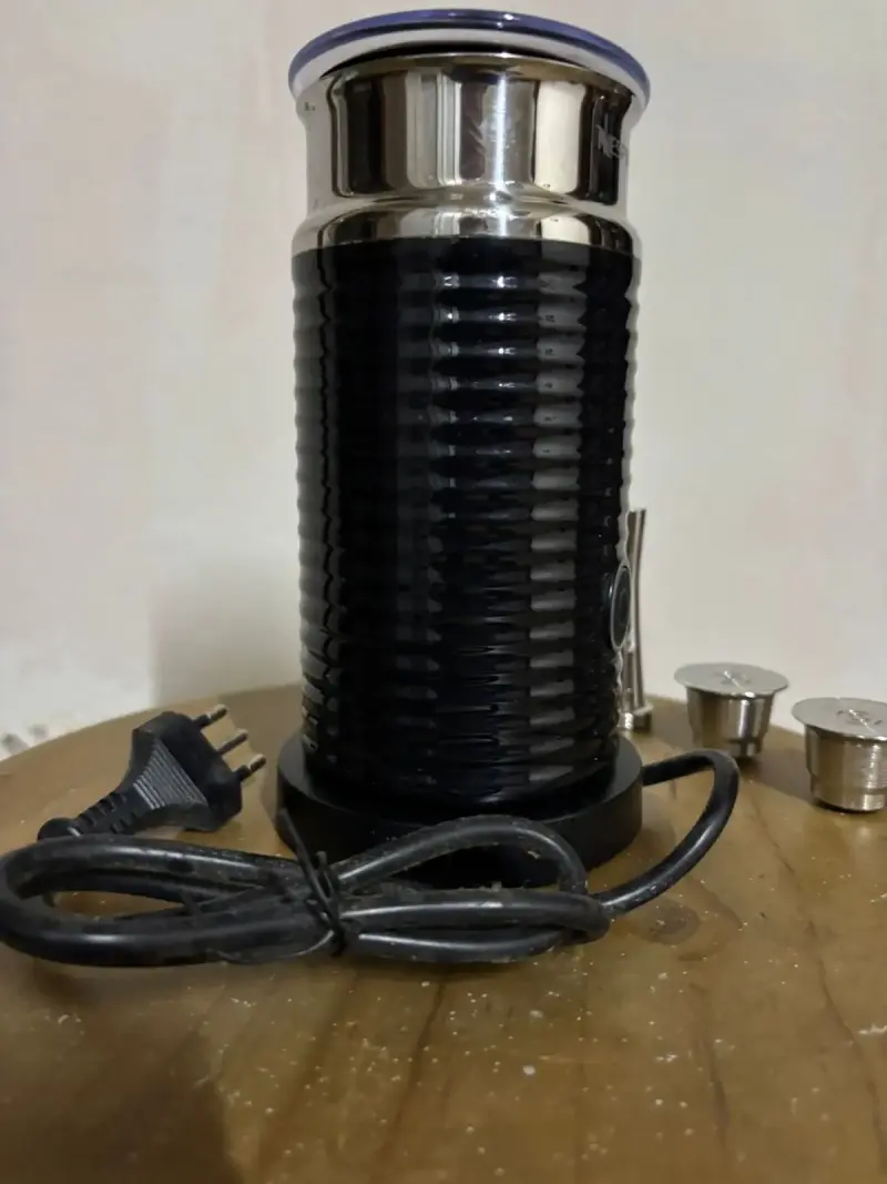 Cafetera Nespresso Essenza Mini + Aeroccino - 4