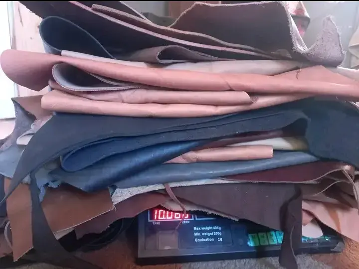 Retazos de cuero variados - 6