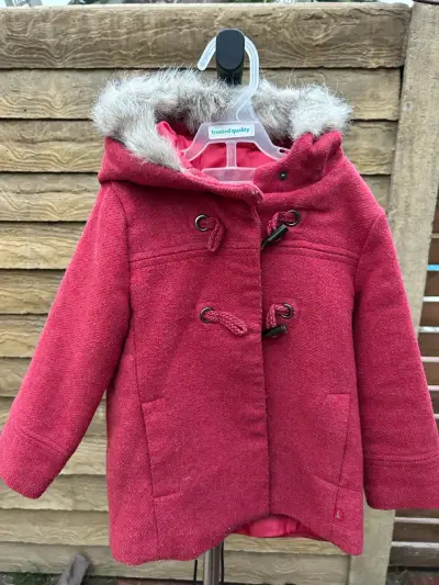 Abrigo rojo con capucha para niña, talla 4❤️ - miniatura 1