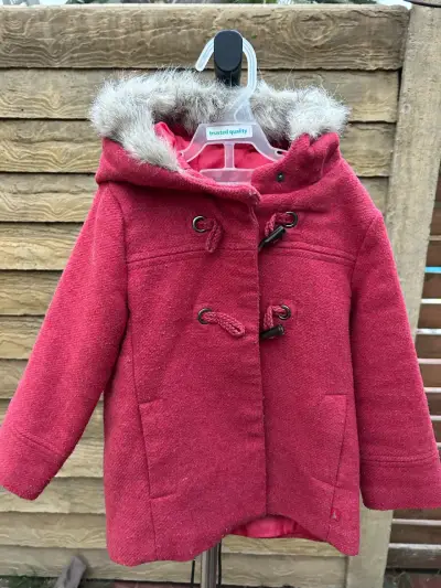 Abrigo rojo con capucha para niña, talla 4❤️ - miniatura 3