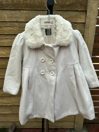 Abrigo blanco, baby gap, talla 18 a 24 meses🤍 - miniatura 1
