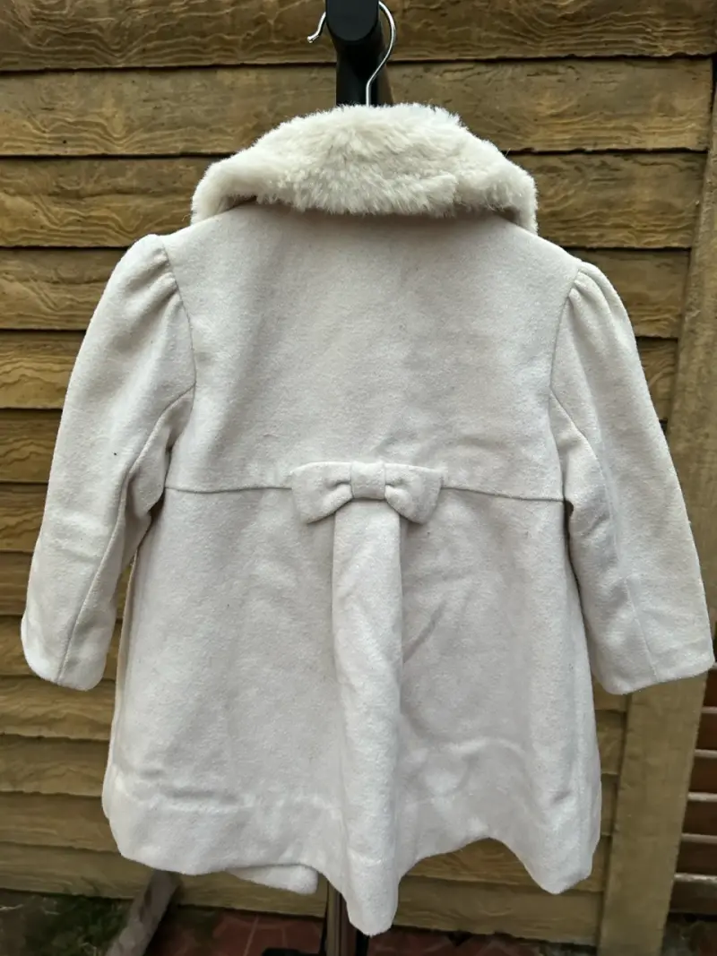 Abrigo blanco, baby gap, talla 18 a 24 meses🤍 - 4