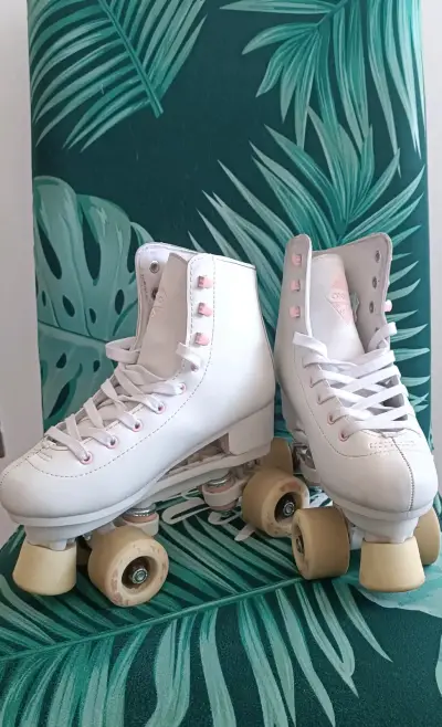 Patines de 4 ruedas blancos - miniatura 1