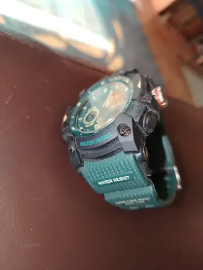 Reloj resistente al agua verde - miniatura 1
