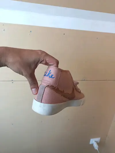 Zapatillas rosas deportivas - miniatura 1