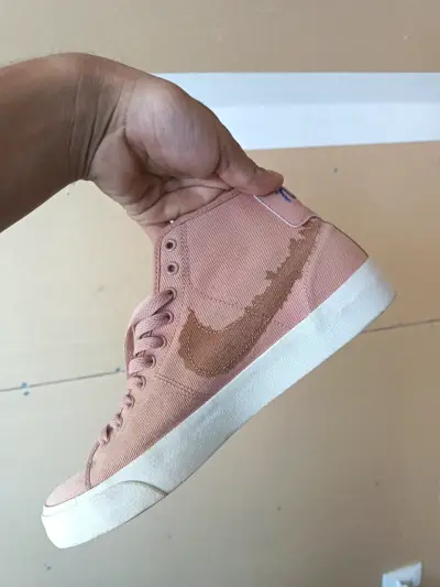 Zapatillas rosas deportivas - miniatura 2