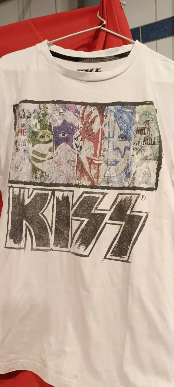 Polera blanca KISS estampada - 2