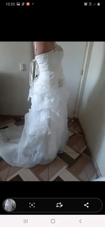 Vestido de novia blanco elegante - miniatura 1