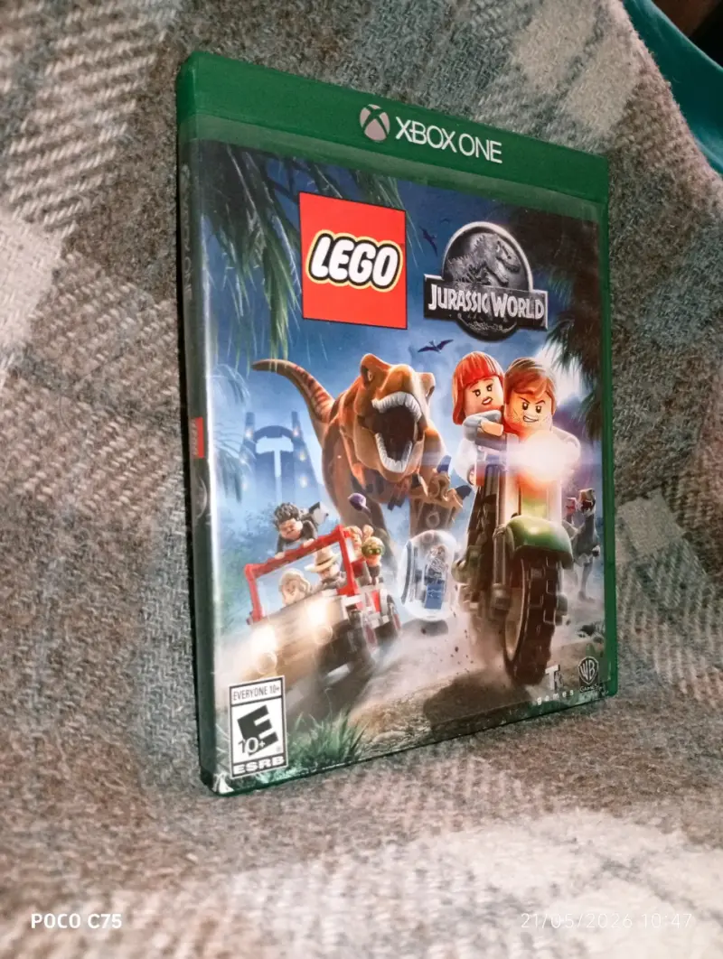 LEGO Jurassic World Xbox One - 1