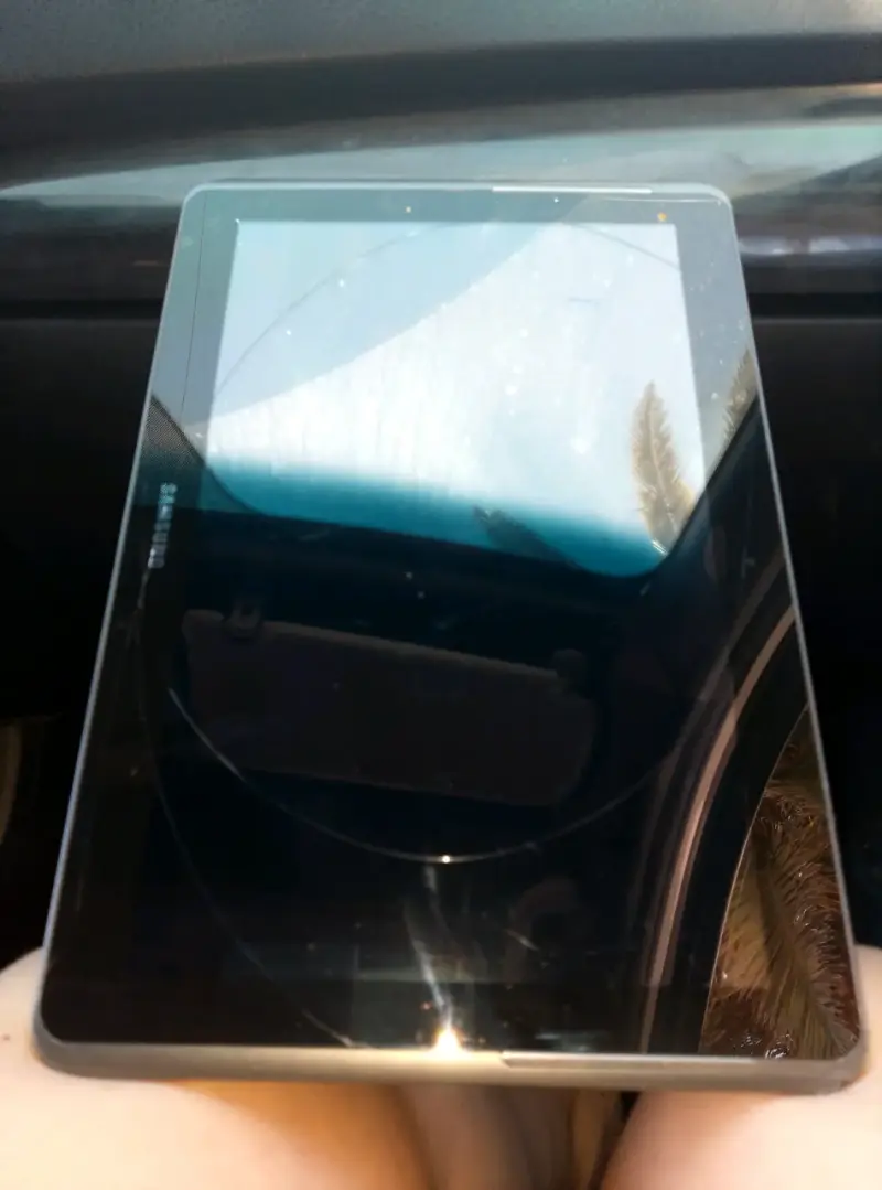 Tablet Samsung con pantalla dañada - 3