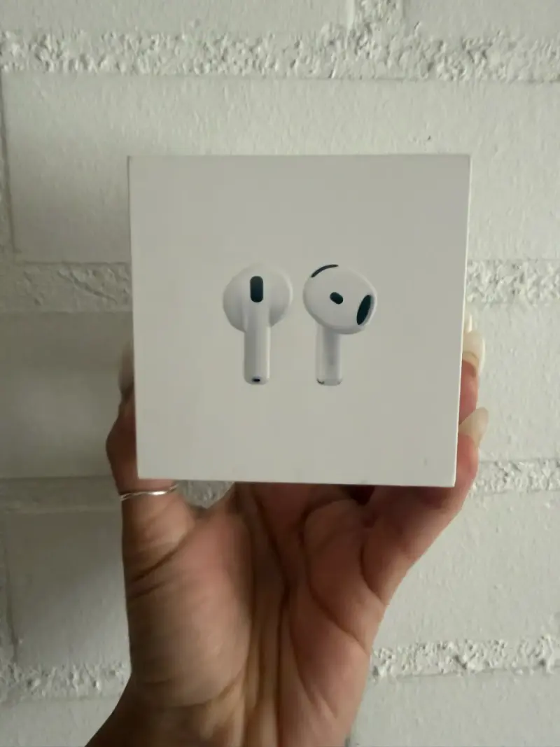 AirPods 4 - 1
