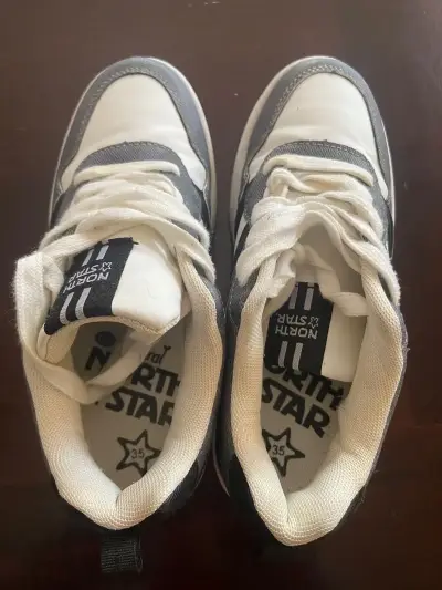 Zapatillas North Star blancas y grises. Talla 35 - miniatura 1