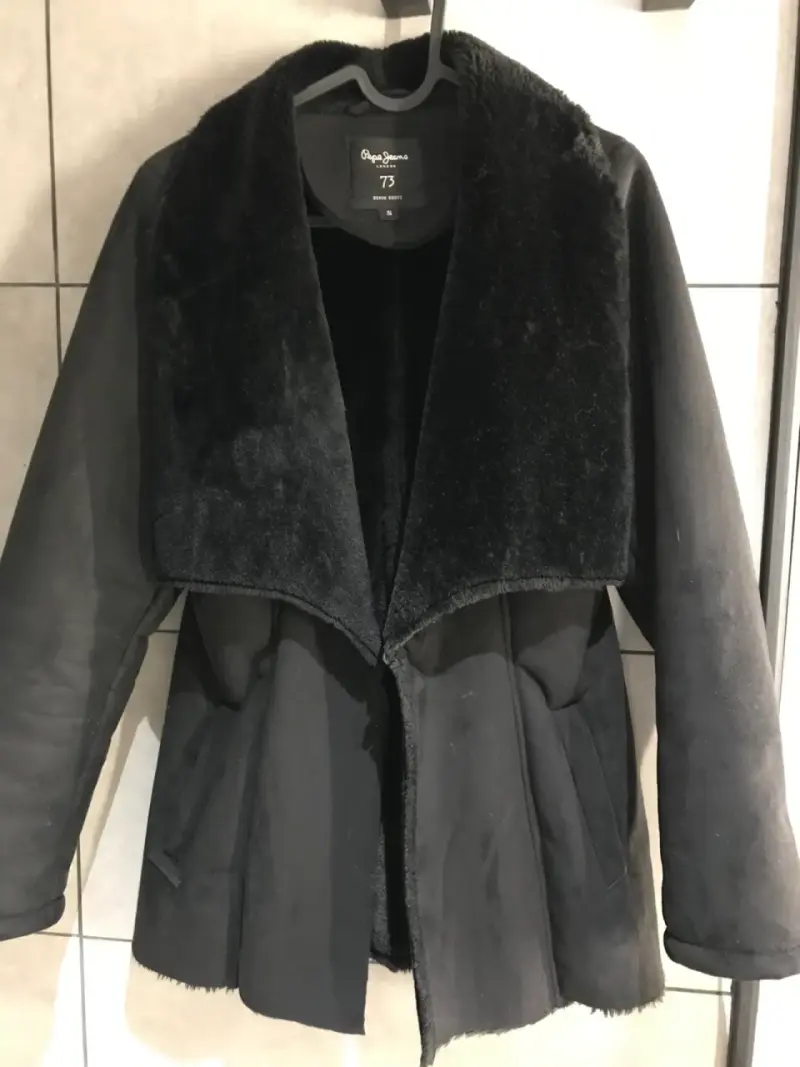Abrigo negro de reno,  con forro de piel Talla S - 1