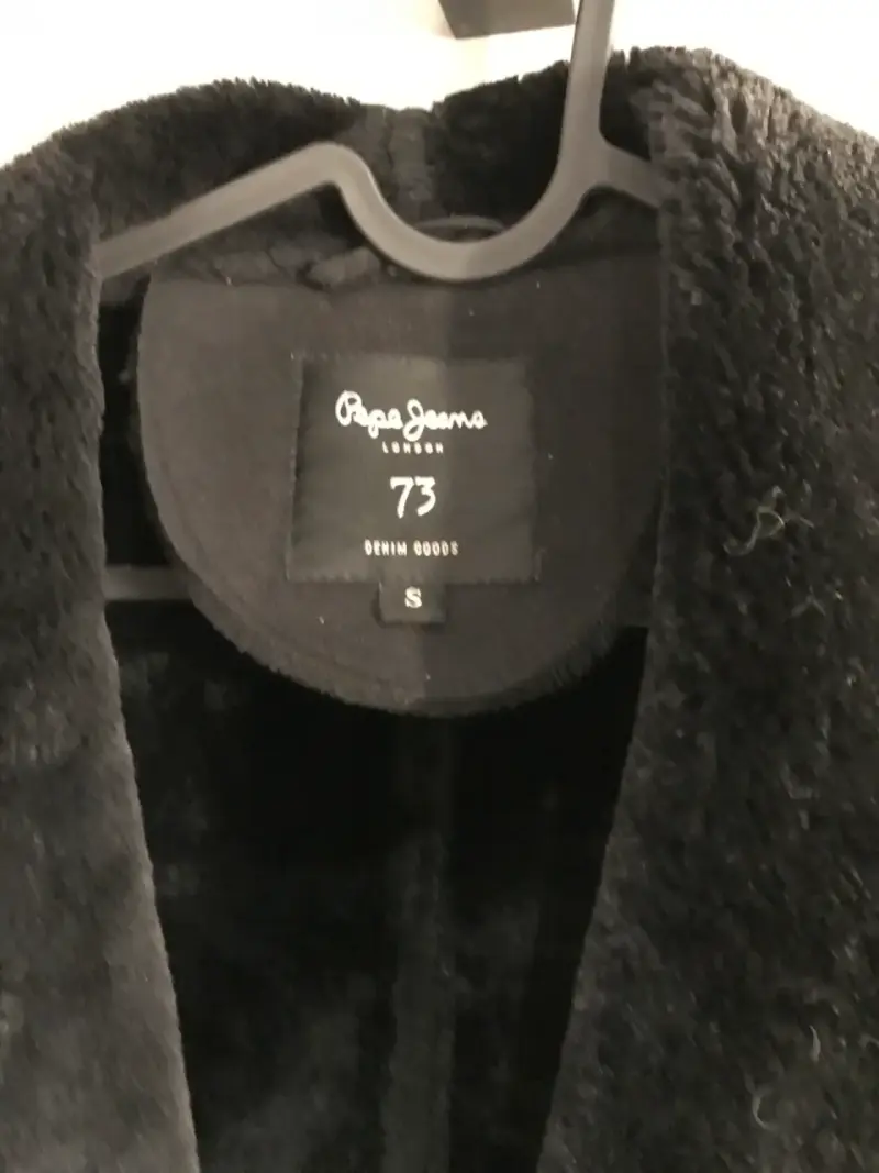 Abrigo negro de reno,  con forro de piel Talla S - 2