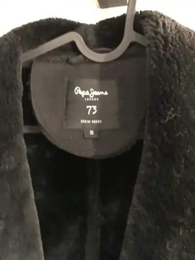 Abrigo negro de reno,  con forro de piel Talla S - miniatura 2