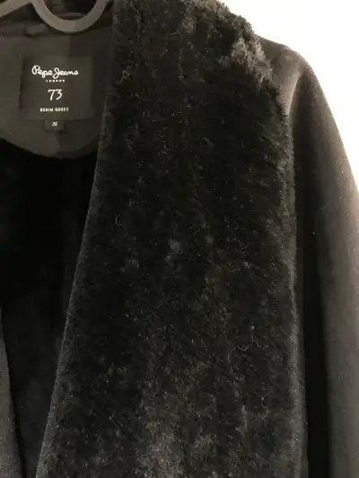 Abrigo negro de reno,  con forro de piel Talla S - miniatura 4