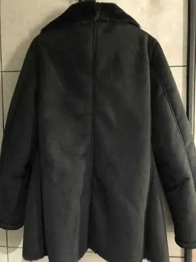 Abrigo negro de reno,  con forro de piel Talla S - miniatura 5